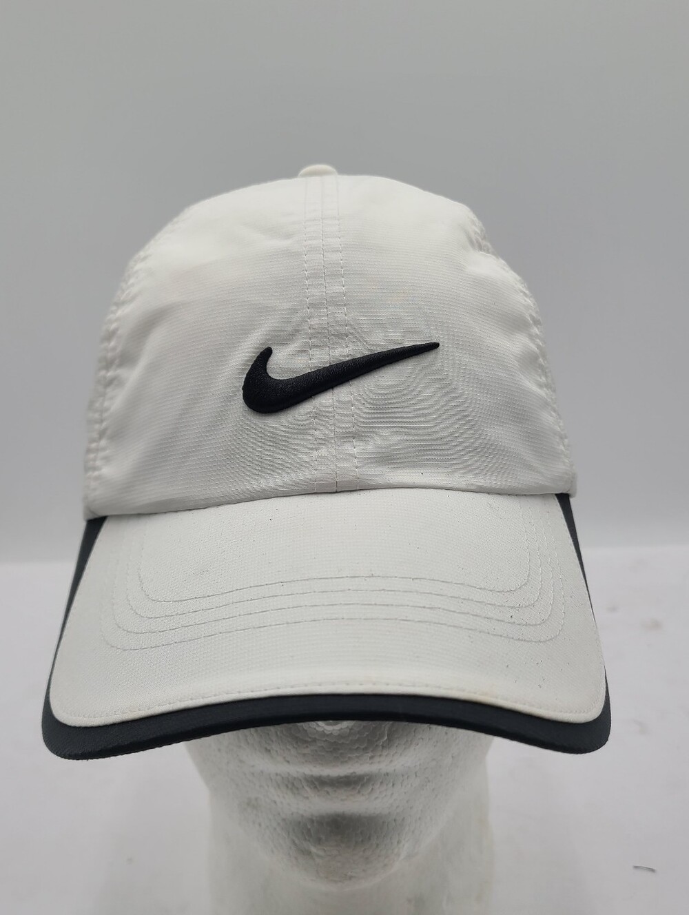 B55 Nike Golf VR 20X1 Ventilated Performance Hat Adjustable White Lightweight